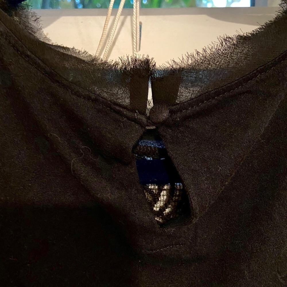 Gap Sleeveless Black Blouse - Picture 4 of 6